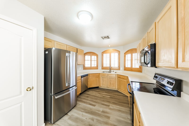2,090/Mo, 9631 W Clara Ln Peoria, AZ 85382 Kitchen View 2
