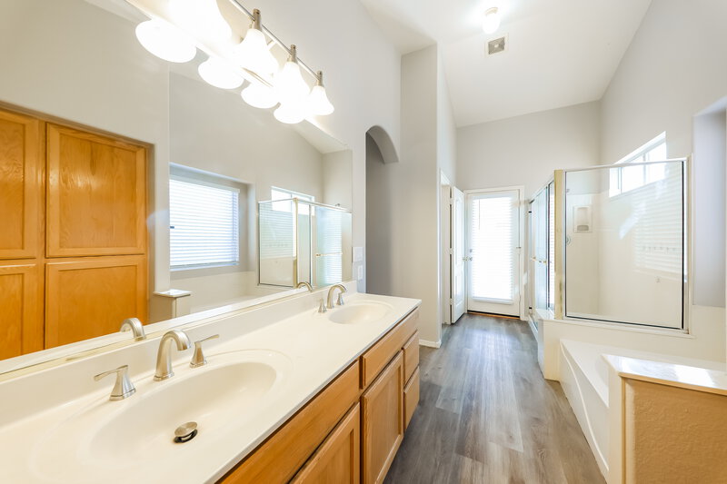 2,090/Mo, 9631 W Clara Ln Peoria, AZ 85382 Main Bathroom View