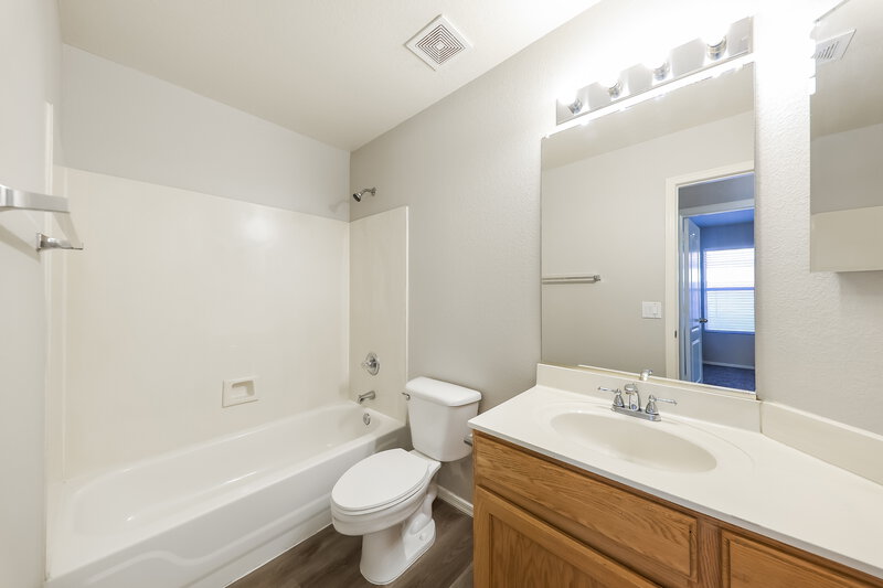 2,090/Mo, 9631 W Clara Ln Peoria, AZ 85382 Bathroom View