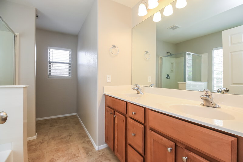 2,325/Mo, 4439 W Burgess Ln Laveen, AZ 85339 Main Bathroom View