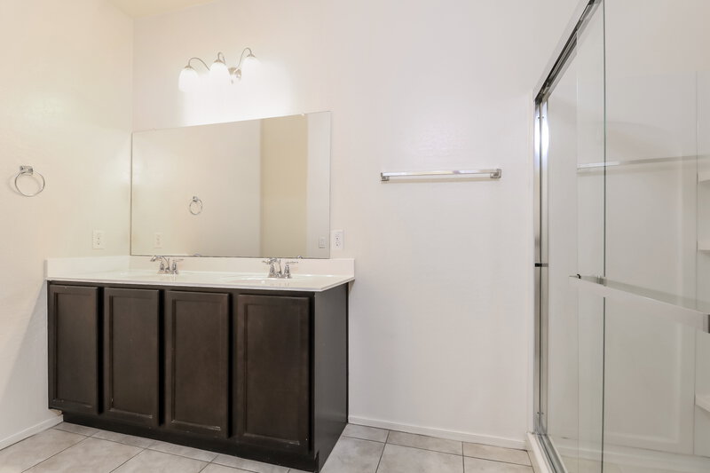 2,200/Mo, 23807 W Chipman Rd Buckeye, AZ 85326 Main Bathroom View