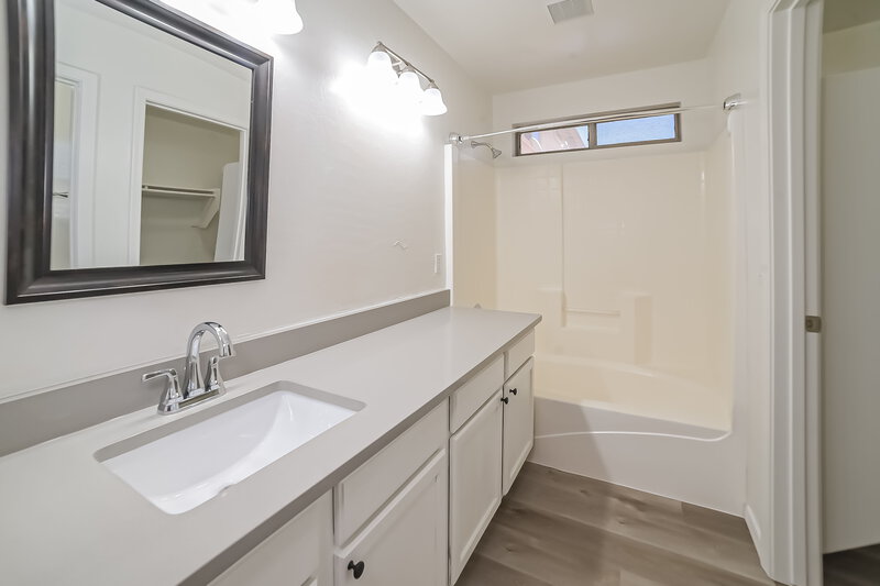 1,730/Mo, 15337 W Lundberg ST Surprise, AZ 85374 Main Bathroom View