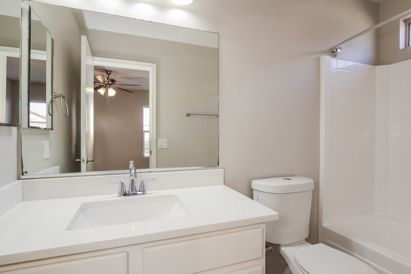 1,880/Mo, 11638 W Carol Ave Youngtown, AZ 85363 Main Bathroom View