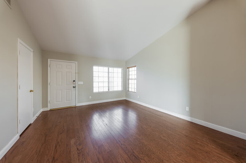 2,290/Mo, 7205 W Los Gatos Dr Glendale, AZ 85310 Living Room View 2