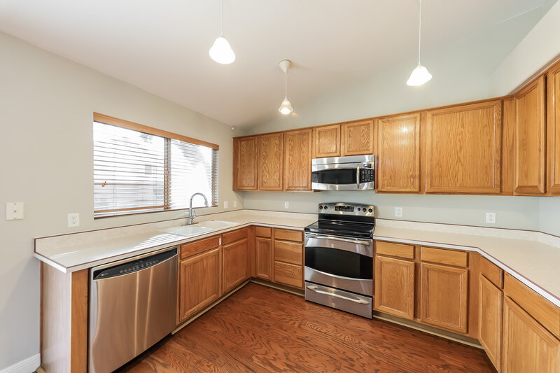 2,290/Mo, 7205 W Los Gatos Dr Glendale, AZ 85310 Kitchen View 2