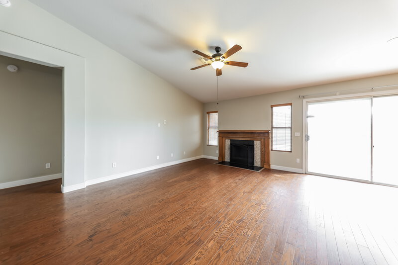 2,290/Mo, 7205 W Los Gatos Dr Glendale, AZ 85310 Family Room View 2