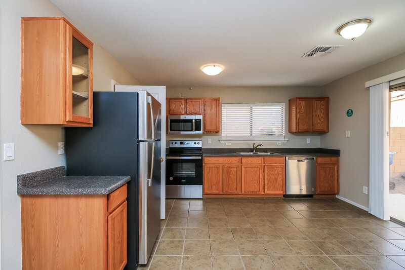 2,065/Mo, 3277 S Chaparral Rd Apache Junction, AZ 85119 Kitchen View 2