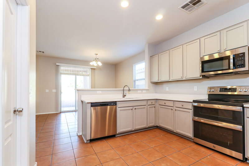 2,600/Mo, 7006 W Carson Rd Laveen, AZ 85339 Kitchen View 2