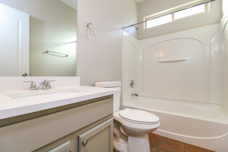 2,600/Mo, 7006 W Carson Rd Laveen, AZ 85339 Bathroom View