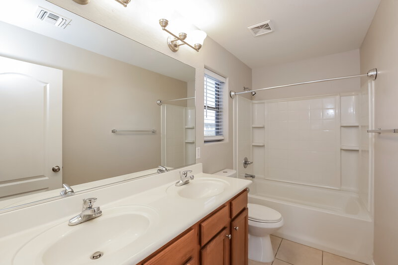 2,520/Mo, 1146 E Hampton Ln Gilbert, AZ 85295 Bathroom View