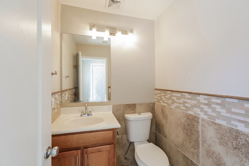 2,520/Mo, 1146 E Hampton Ln Gilbert, AZ 85295 Bathroom View 2