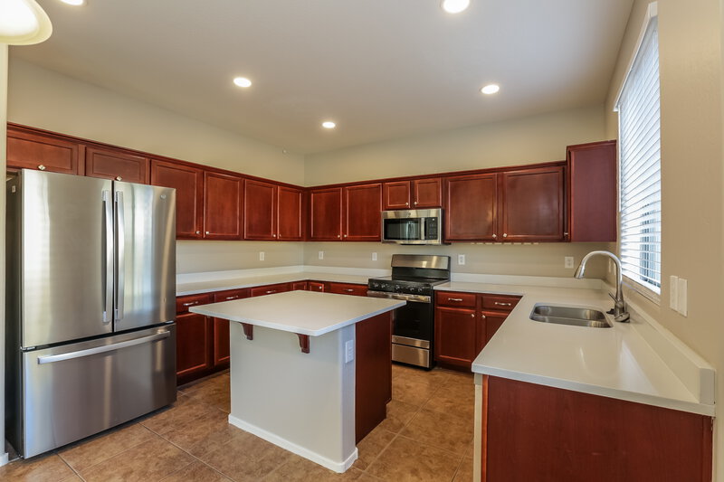 2,470/Mo, 3734 W Apollo Rd Phoenix, AZ 85041 Kitchen View