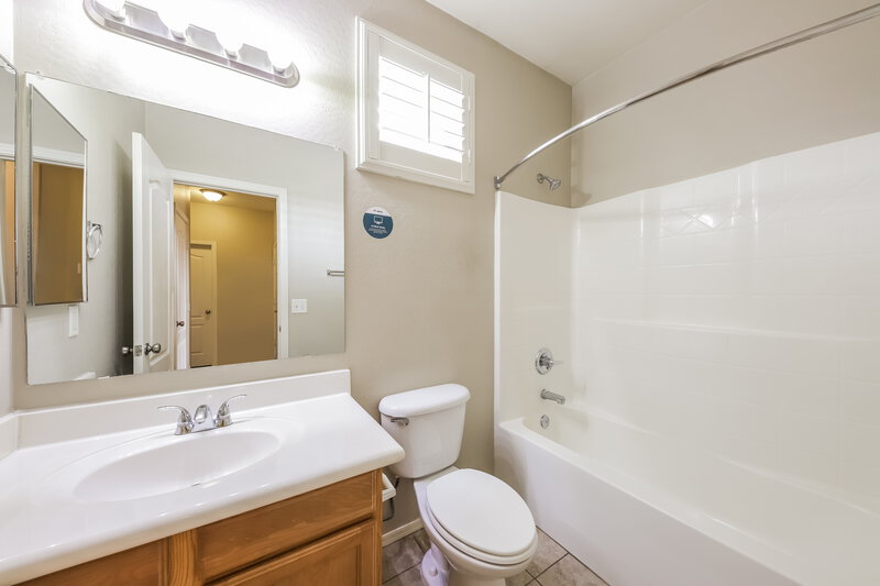 1,930/Mo, 15558 W Laurel Ln Surprise, AZ 85379 Bathroom View