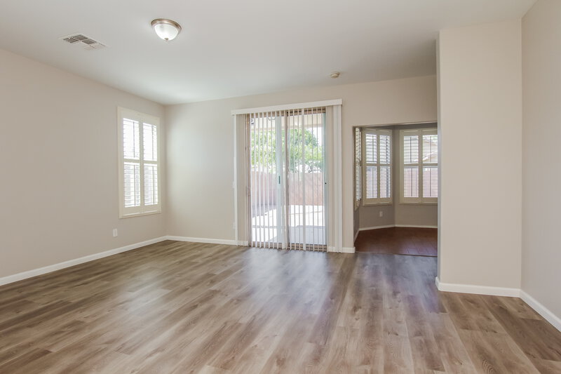 2,725/Mo, 3432 W Apollo Rd Phoenix, AZ 85041 Dining Room View
