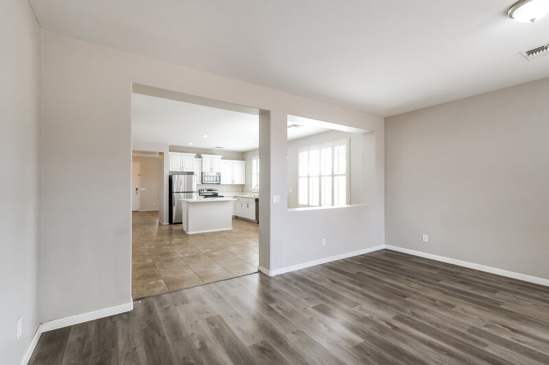 2,545/Mo, 3432 W Apollo Rd Phoenix, AZ 85041 Living Room View 2