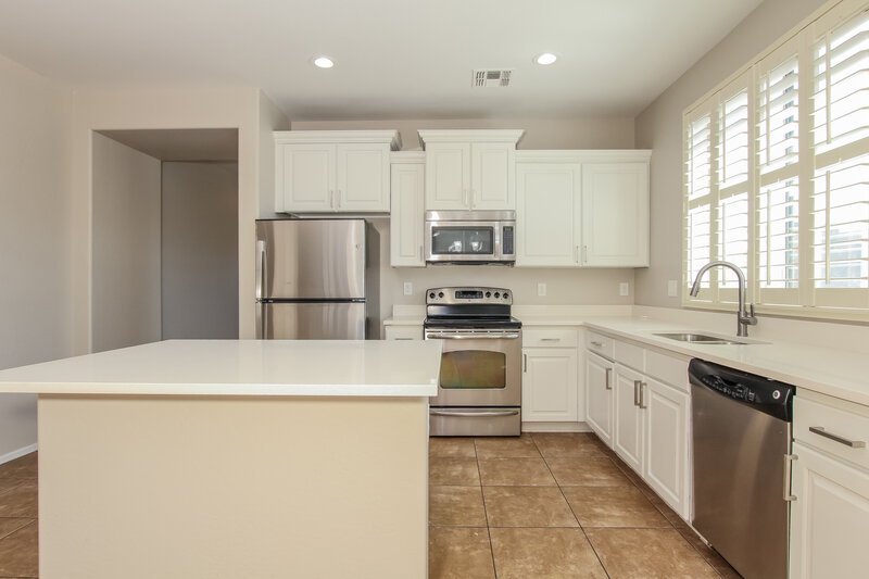 2,725/Mo, 3432 W Apollo Rd Phoenix, AZ 85041 Kitchen View