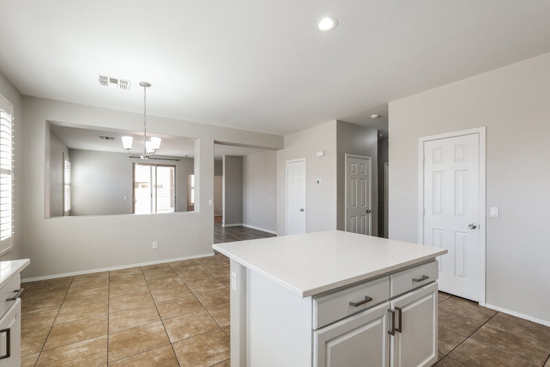 2,545/Mo, 3432 W Apollo Rd Phoenix, AZ 85041 Kitchen View 2