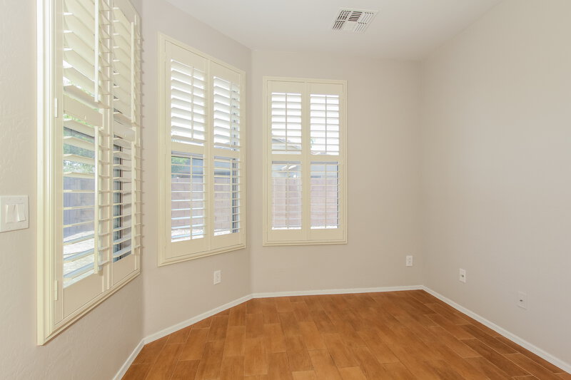 2,725/Mo, 3432 W Apollo Rd Phoenix, AZ 85041 Office View