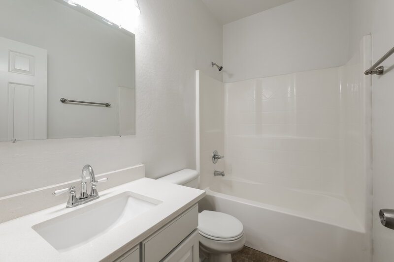 2,545/Mo, 3432 W Apollo Rd Phoenix, AZ 85041 Bathroom View