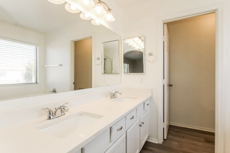 2,935/Mo, 1942 E Ebony Pl Chandler, AZ 85286 Main Bathroom View