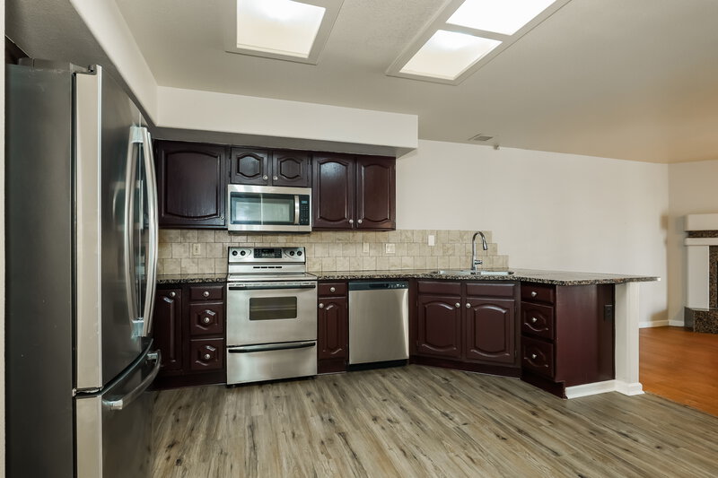3,145/Mo, 3422 E Woodland Dr Phoenix, AZ 85048 Kitchen View 2