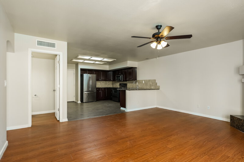 3,145/Mo, 3422 E Woodland Dr Phoenix, AZ 85048 Family Room View