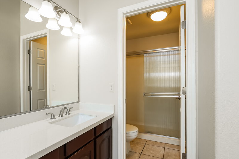 3,145/Mo, 3422 E Woodland Dr Phoenix, AZ 85048 Main Bathroom View
