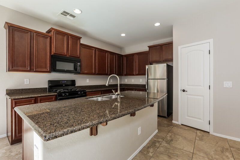 2,360/Mo, 3535 S Posse Trl Gilbert, AZ 85297 Kitchen View