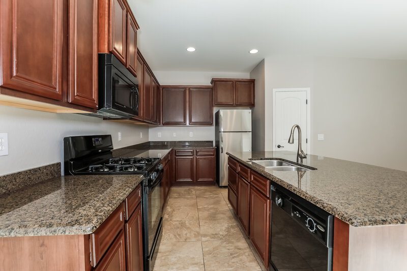 2,360/Mo, 3535 S Posse Trl Gilbert, AZ 85297 Kitchen View 2