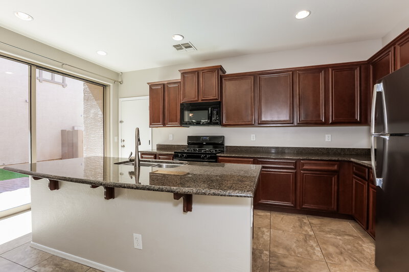 2,360/Mo, 3535 S Posse Trl Gilbert, AZ 85297 Kitchen View 3