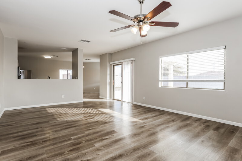 2,345/Mo, 6409 W Pioneer St Phoenix, AZ 85043 Living Room View