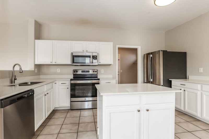 2,345/Mo, 6409 W Pioneer St Phoenix, AZ 85043 Kitchen View