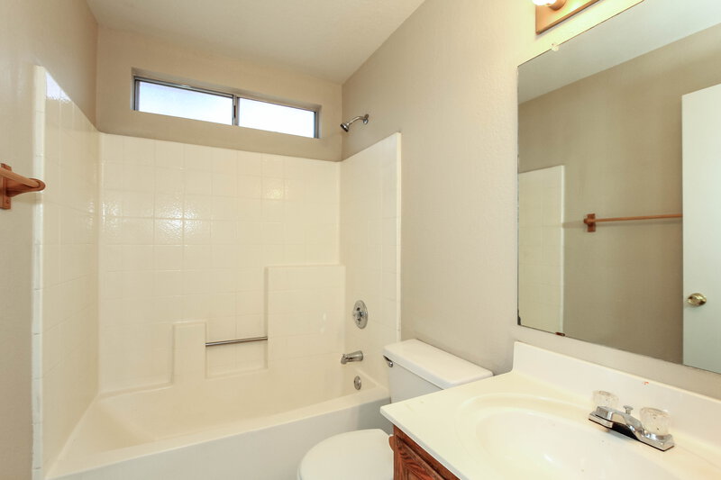 2,040/Mo, 8864 W Morningside Dr Peoria, AZ 85382 Bathroom View