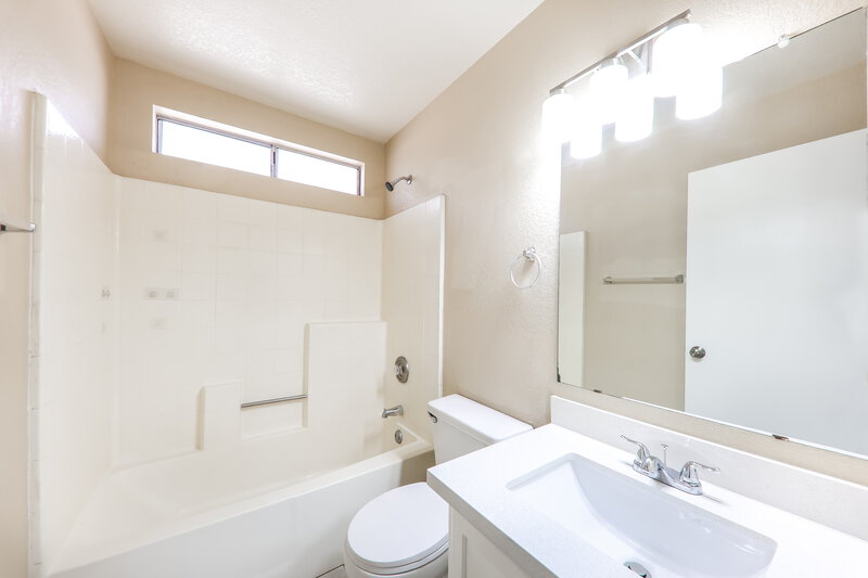 1,965/Mo, 8864 W Morningside Dr Peoria, AZ 85382 Bathroom View