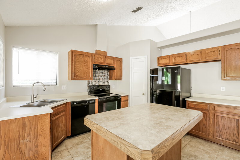 2,910/Mo, 16810 S 29th Pl Phoenix, AZ 85048 Kitchen View