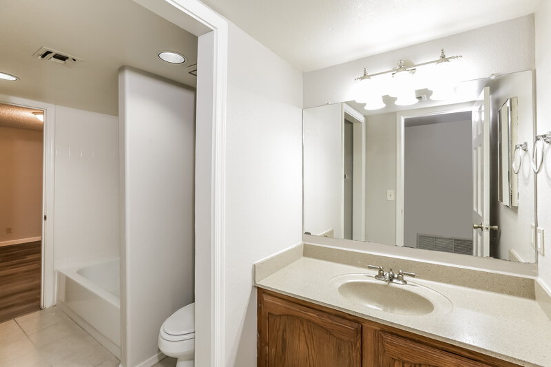 2,910/Mo, 16810 S 29th Pl Phoenix, AZ 85048 Bathroom View