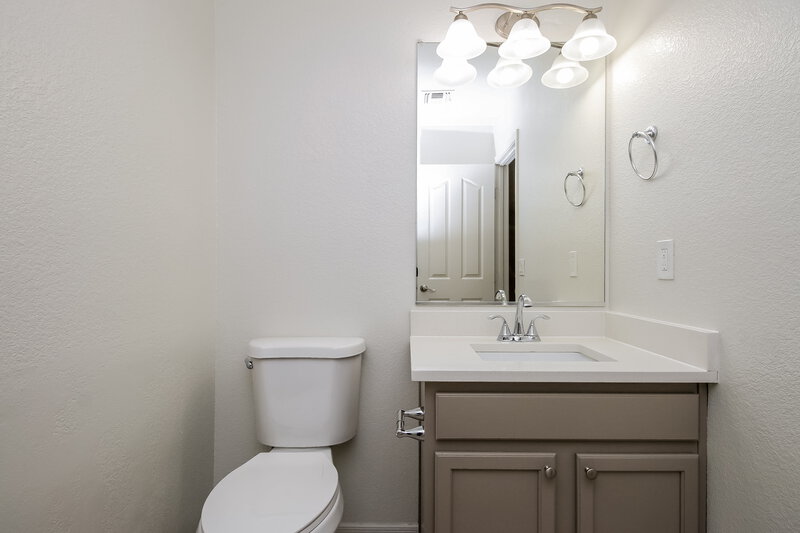 2,035/Mo, 2349 E 35Th Ave Apache Junction, AZ 85119 Bathroom View 2