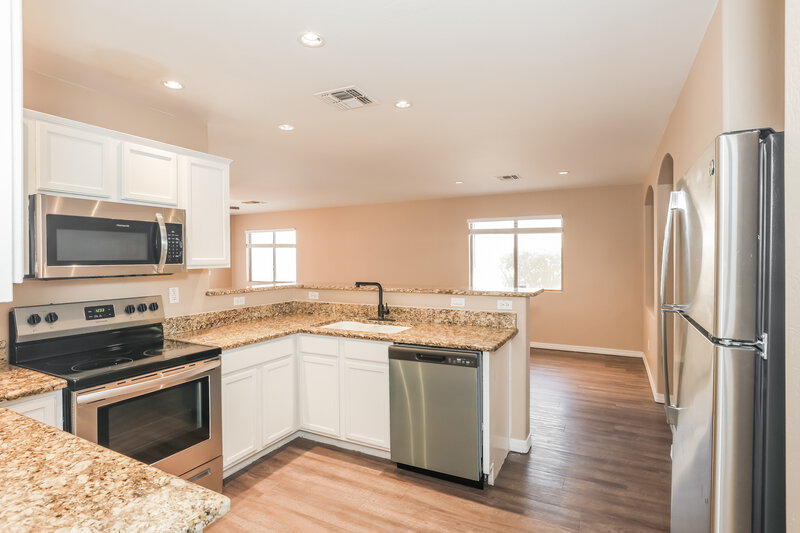 1,895/Mo, 3172 S 162nd Ln Goodyear, AZ 85338 Kitchen View 2