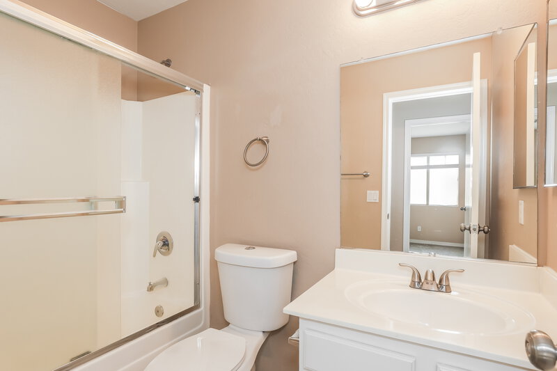 1,895/Mo, 3172 S 162nd Ln Goodyear, AZ 85338 Bathroom View