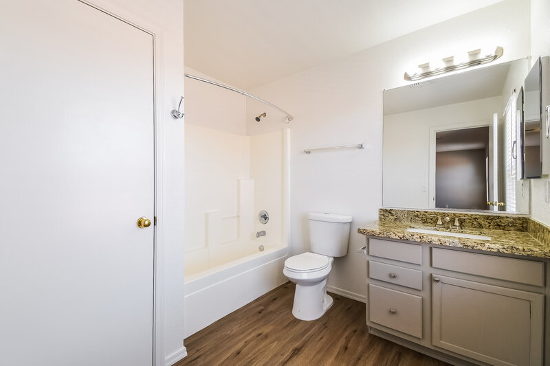 2,290/Mo, 650 E Woodsman Pl Chandler, AZ 85286 Main Bathroom View