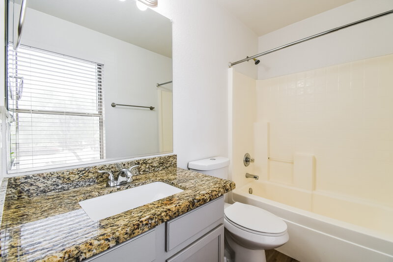 2,290/Mo, 650 E Woodsman Pl Chandler, AZ 85286 Main Bathroom View 3