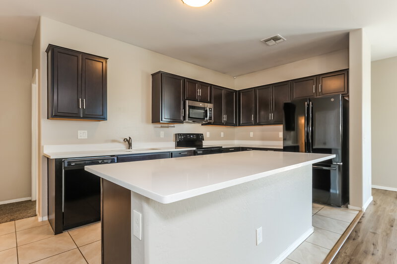 2,025/Mo, 2528 S 73rd Ln Phoenix, AZ 85043 Kitchen View