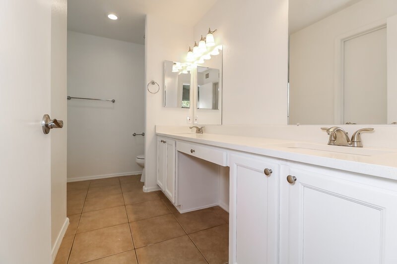 2,405/Mo, 1670 E Tyson Pl Chandler, AZ 85225 Main Bathroom View