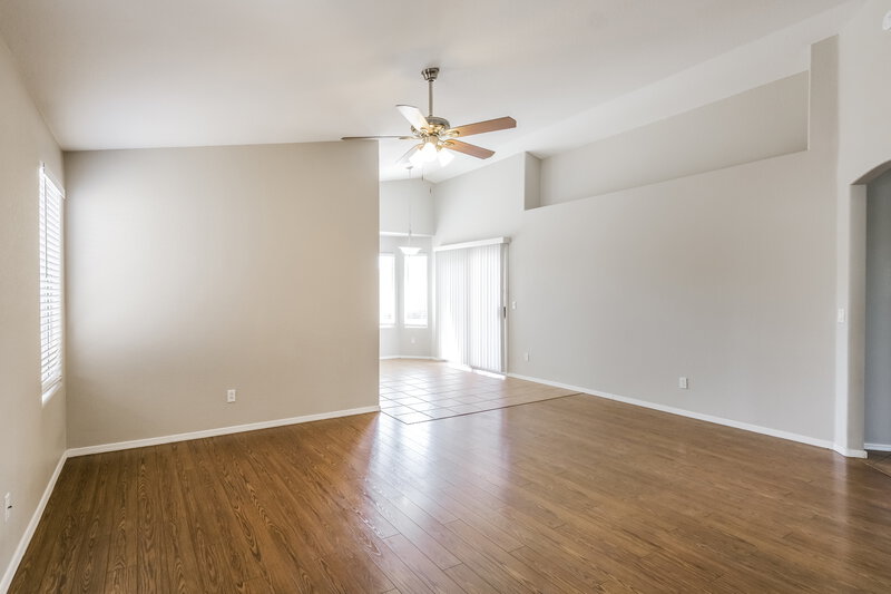2,120/Mo, 2613 N Silverado Mesa, AZ 85215 Living Room View