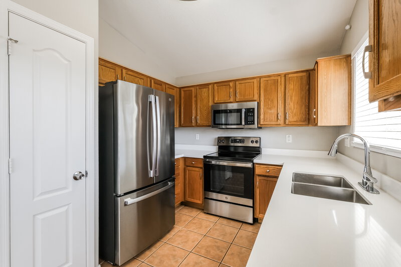 2,120/Mo, 2613 N Silverado Mesa, AZ 85215 Kitchen View