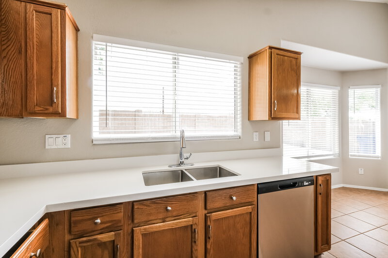 2,120/Mo, 2613 N Silverado Mesa, AZ 85215 Kitchen View 2