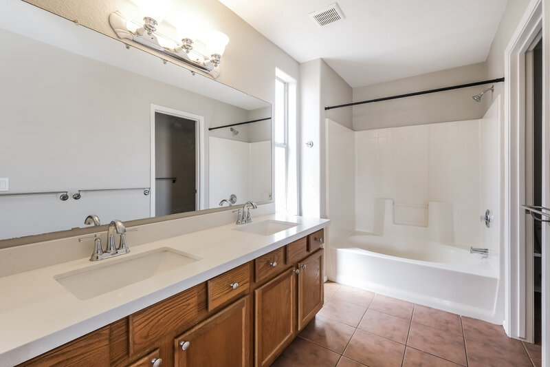 2,120/Mo, 2613 N Silverado Mesa, AZ 85215 Main Bathroom View