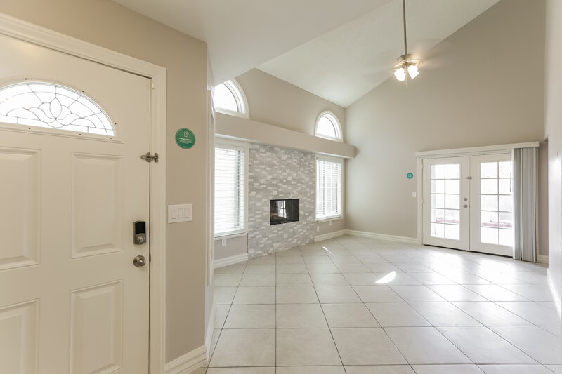 2,350/Mo, 1915 S 39th St 19 Mesa, AZ 85206 Living Room View