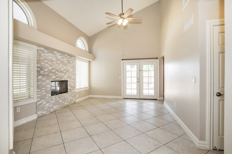 2,250/Mo, 1915 S 39th St 19 Mesa, AZ 85206 Living Room View