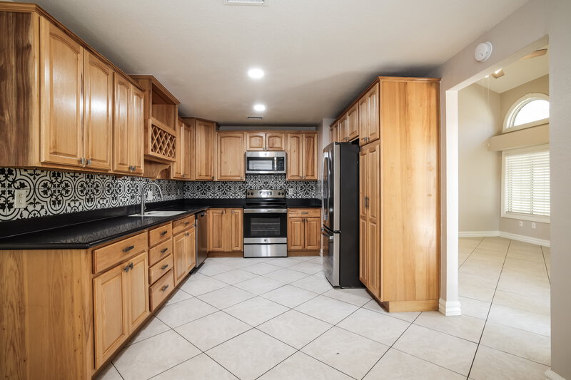 2,250/Mo, 1915 S 39th St 19 Mesa, AZ 85206 Kitchen View